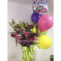 Arreglo de flores con surtido de globos